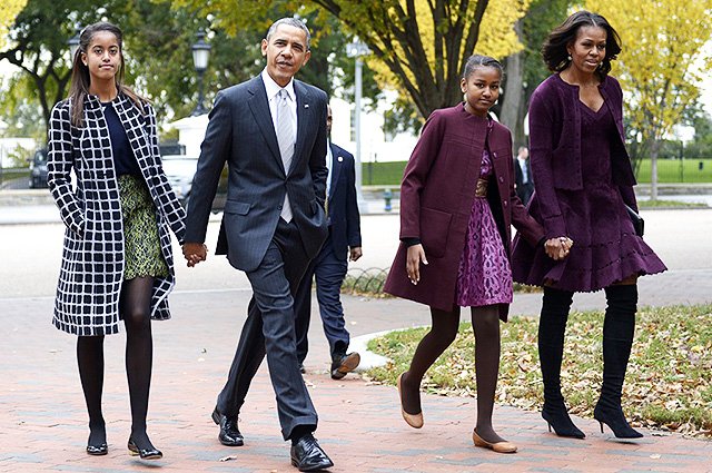 Мишель и Барак Обама с дочерями Малией и Сашей