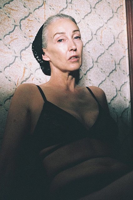 57-летняя Мерси Брюэр в рекламной кампании марки белья Lonely