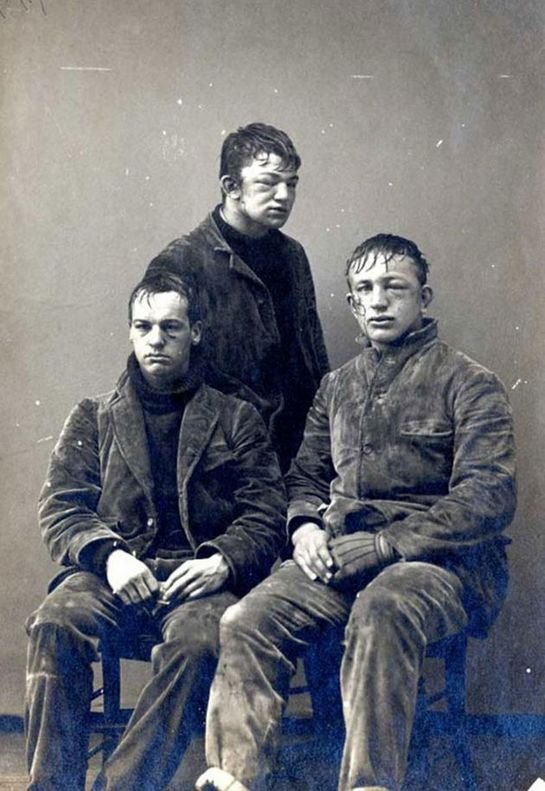 Принстонские студенты после снежного боя новчиков против второкурсников. 1893 год