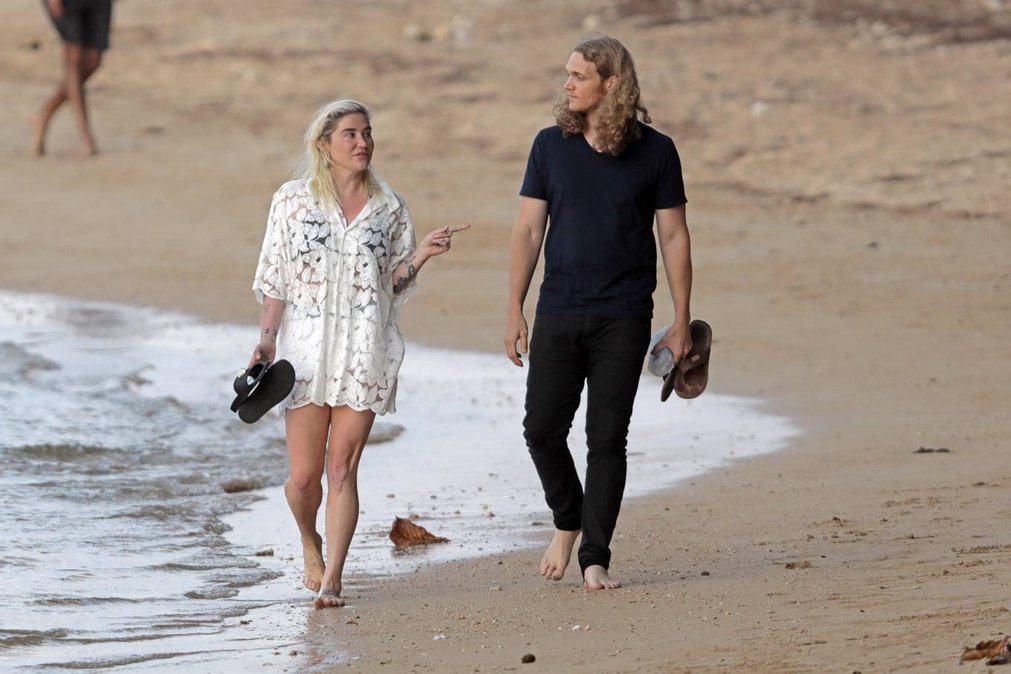 Kesha 2021 : Kesha – With her boyfriend Brad Ashenfelter while on vacation in Hawaii-18