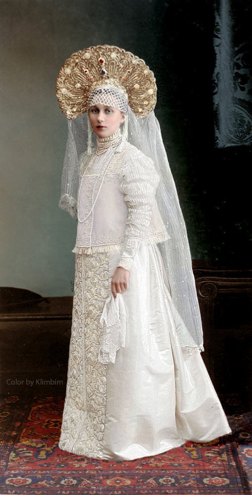 Великолепие костюмированного бала Романовых в раскрашенных фотографиях 1903 года 27