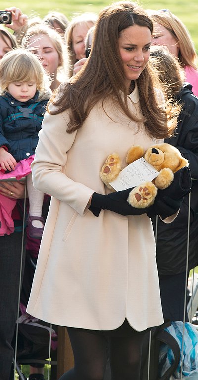 Герцогиня Кэмбриджская Кэтрин посетила офис благотворительного фонда Child Bereavement 