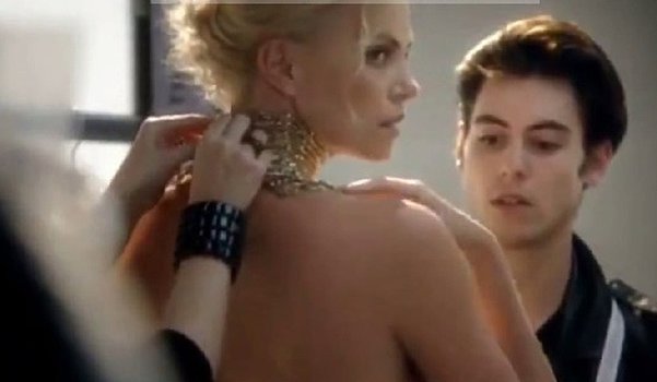 Рекламная кампания J'adore Dior с Шарлиз Терон, 2011 год