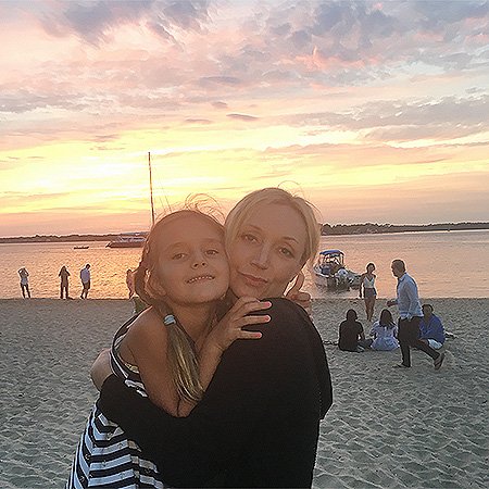 Кристина Орбакайе с дочерью Клавой