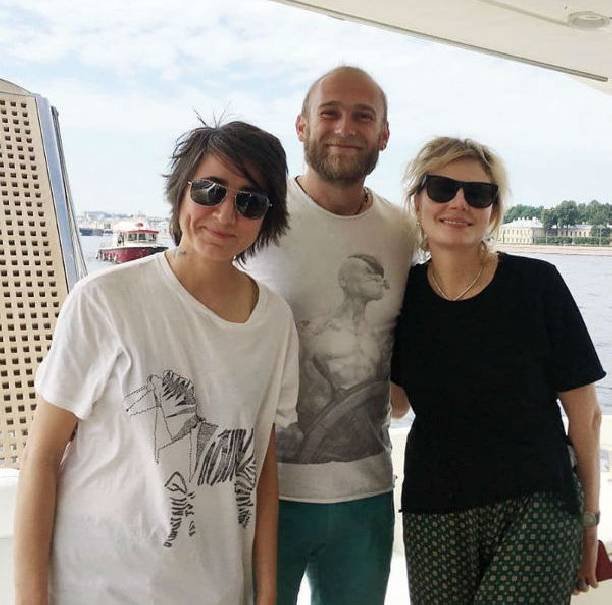 Земфира и Рената Литвинова устроили совместный отдых на яхте