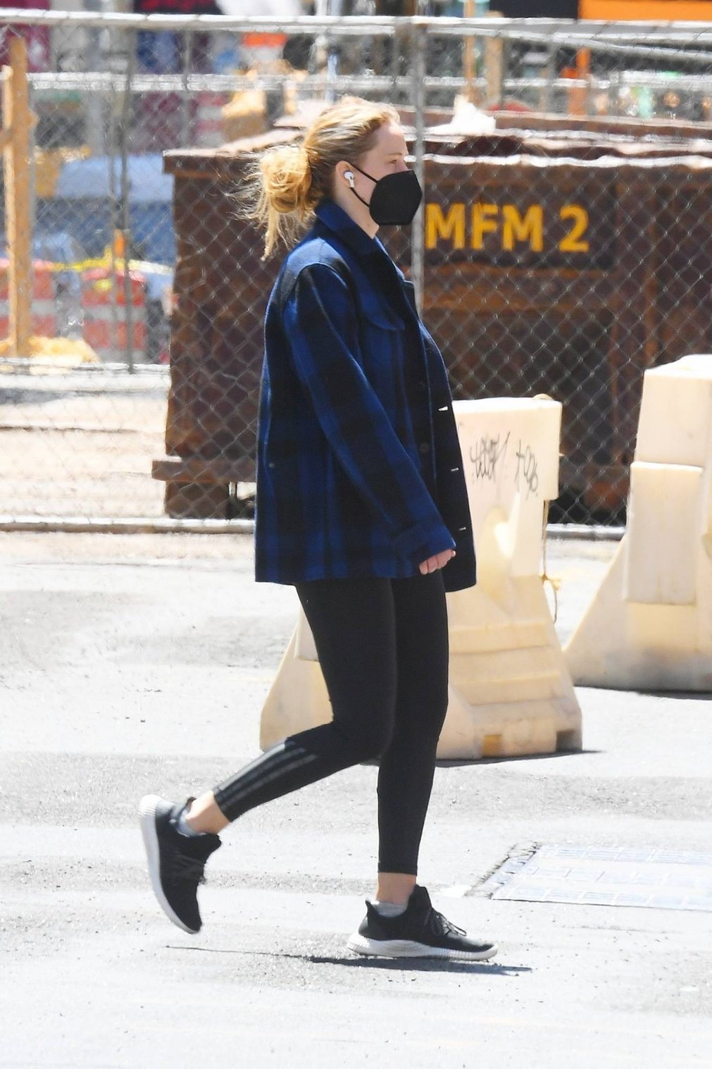 Jennifer Lawrence 2021 : Jennifer Lawrence – Bundles up in an oversized flannel for errands out in Tribeca – New York-07
