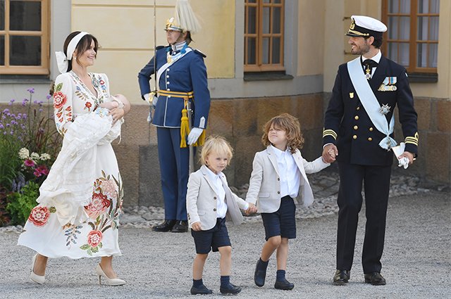 Принц Карл Филипп и принцесса София со своими детьми: Юлианом, Габриэлем и Александром