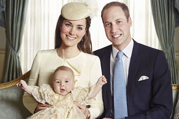 Принц Уилльям и герцогиня Кэтрин с сыном Георгом