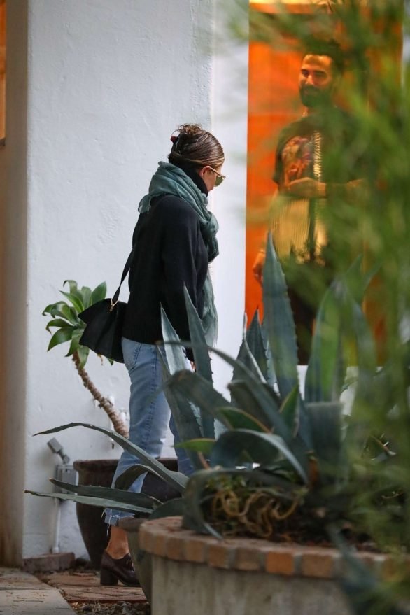 Jennifer Aniston 2019 : Jennifer Aniston – Spotted at a salon in Beverly Hills-15