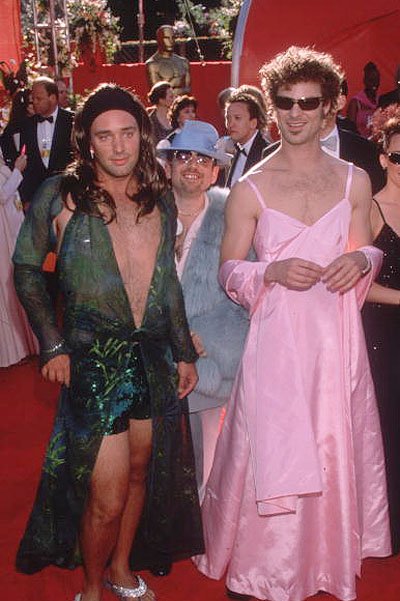 Трей Паркер и Мэтт Стоун в образе Дженнифер Лопес и Гвинет Пэлтроу (2000)