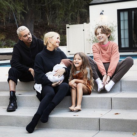 Эшли Симпсон с мужем Эваном Россом и детьми