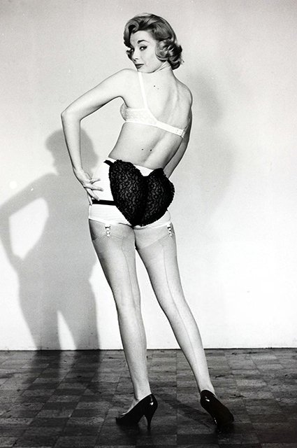Маргарет Клевс на съемках в 1958 году