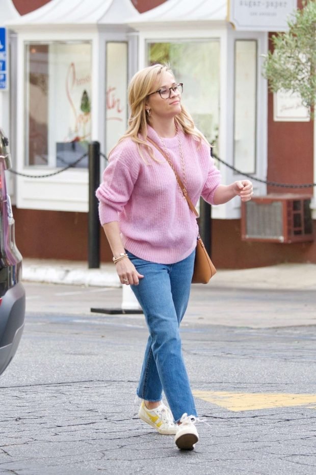 Reese Witherspoon: Out in Brentwood -04