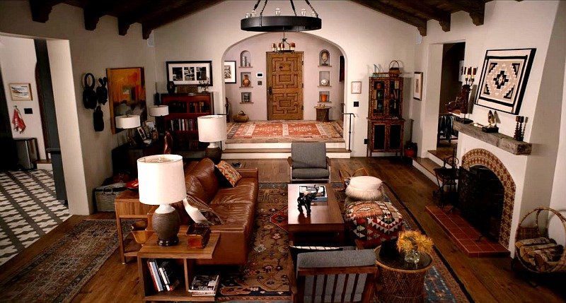 https://hookedonhouses.net/wp-content/uploads/2020/01/Robert-and-Sols-House-Living-Room-Grace-and-Frankie.jpg