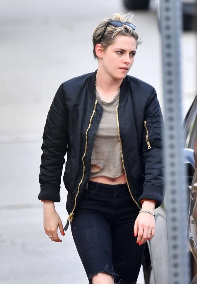 Kristen Stewart in Ripped Jeans -05