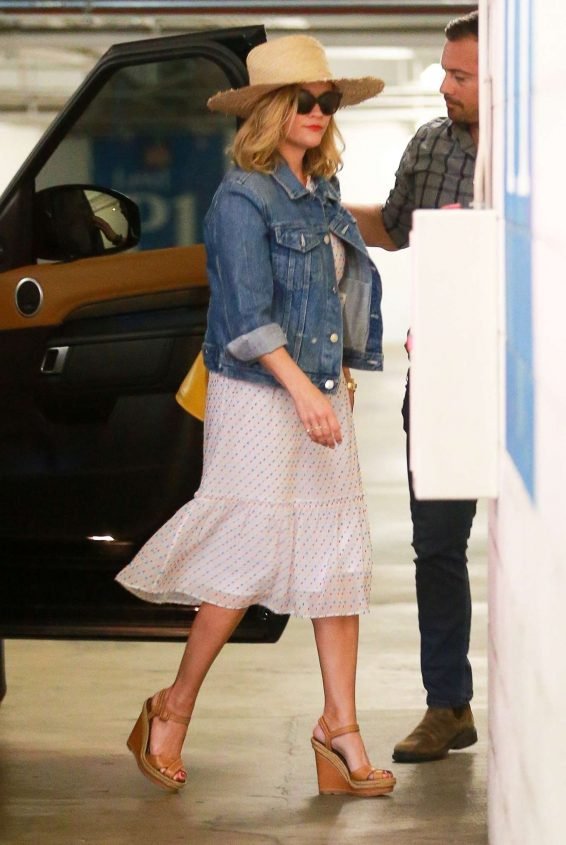 Reese Witherspoon 2019 : Reese Witherspoon â Out in Santa Monica-05