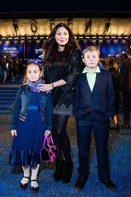 Наталья Бочкарева с дочкой Марией и сыном Иваном