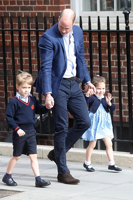 Принц Уильям с принцем Джорджем и принцессой Шарлоттой
