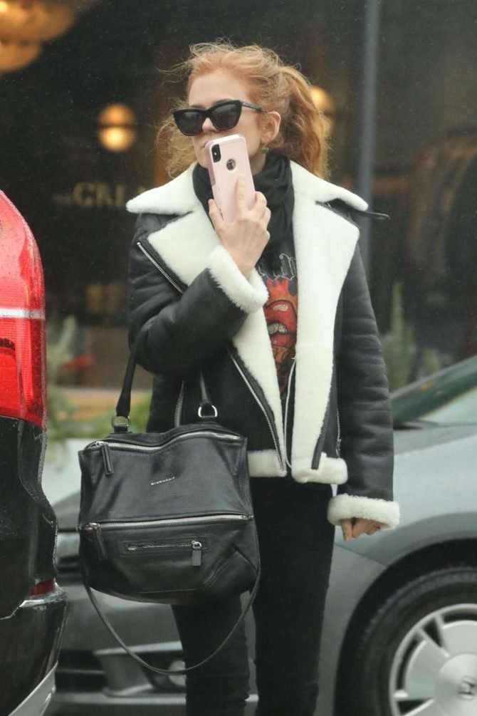 Isla Fisher: Out for lunch at Le Pain Quotidien -02