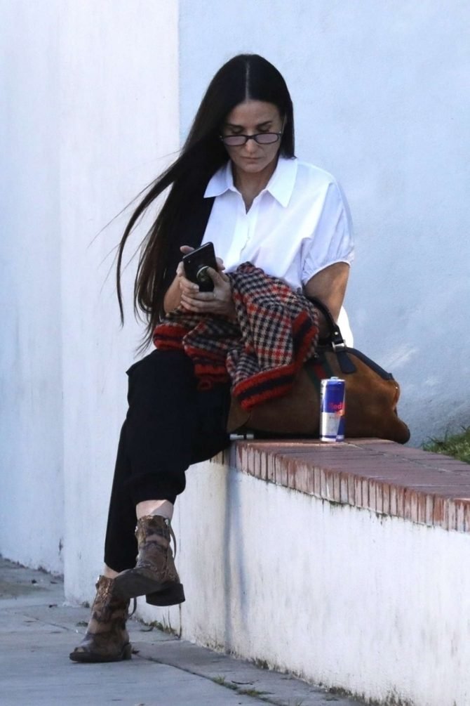 Demi Moore: Out in Los Angeles -02
