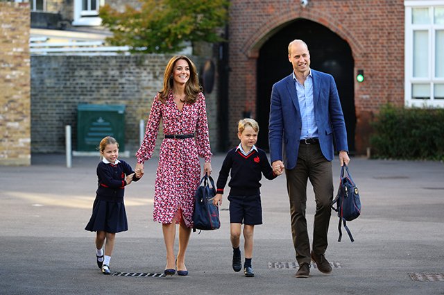 Кейт Миддлтон и принц Уильям с принцессой Шарлоттой и принцем Джорджем