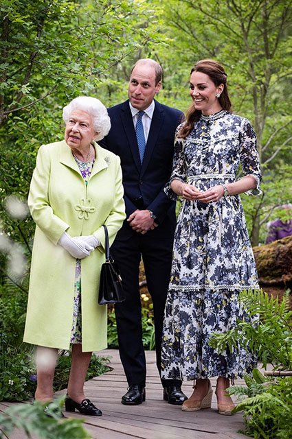 Королева Елизавета II, принц Уильям и Кейт Миддлтон