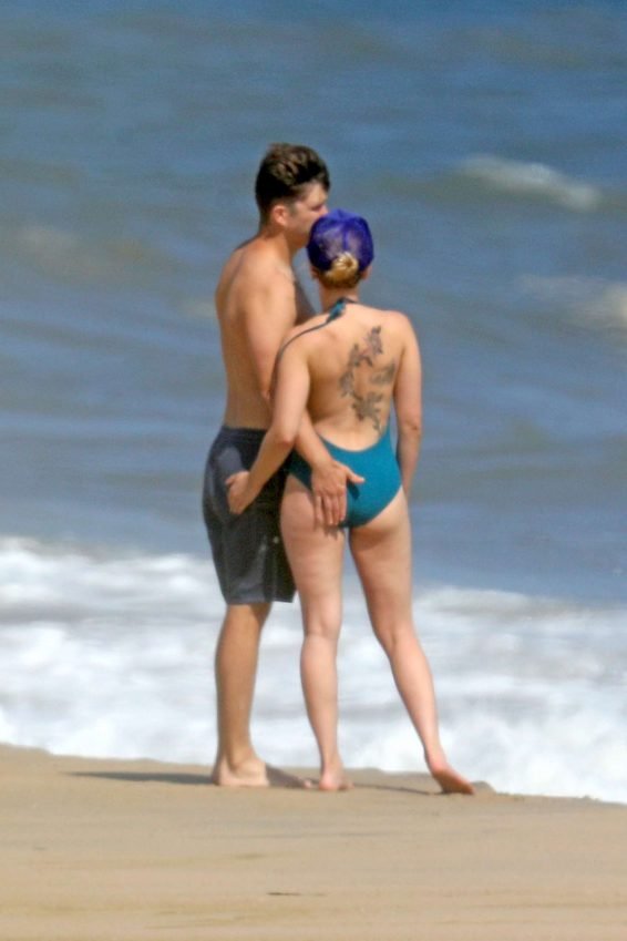 Scarlett Johansson 2019 : Scarlett Johansson â Bikini candids at a beach in NY -01