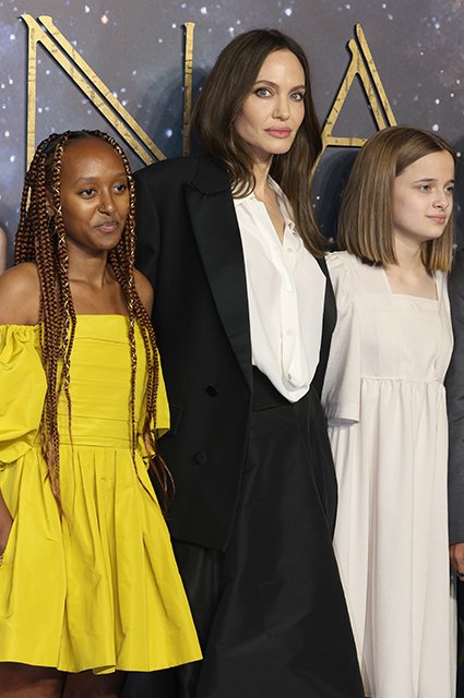 Анджелина Джоли с дочерьми Захарой и Вивьен