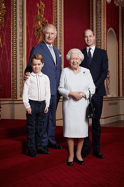 Принц Чарльз, Принц Уильям, принц Джордж и королева Елизавета II