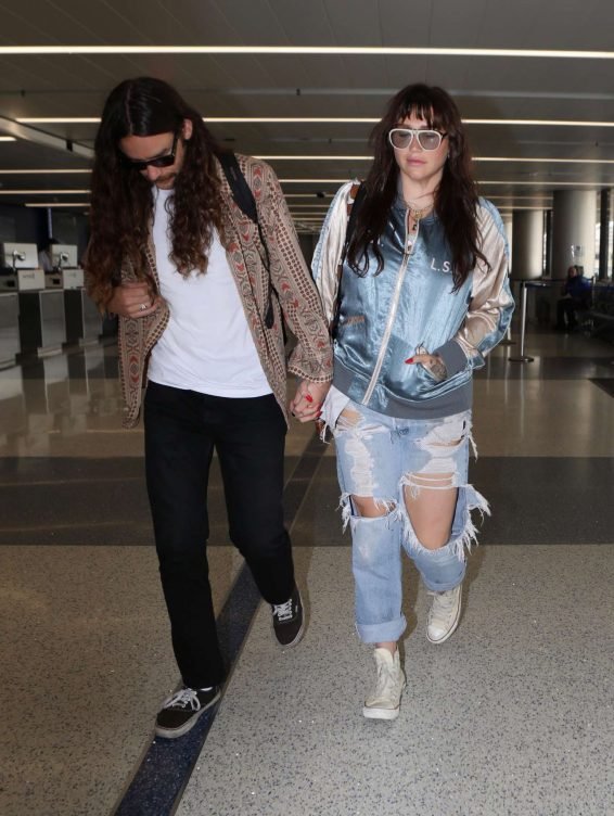 Kesha â Arriving at LAX airport in Los Angeles-02