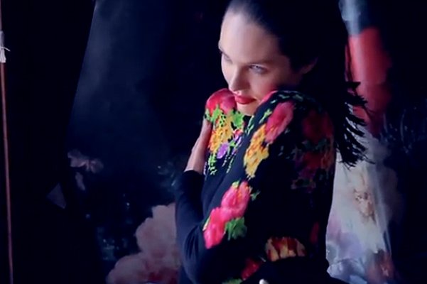 Кэндис Свэйнпол в съемке для рекламной кампании коллекции Blumarine осень-зима 2013-2014