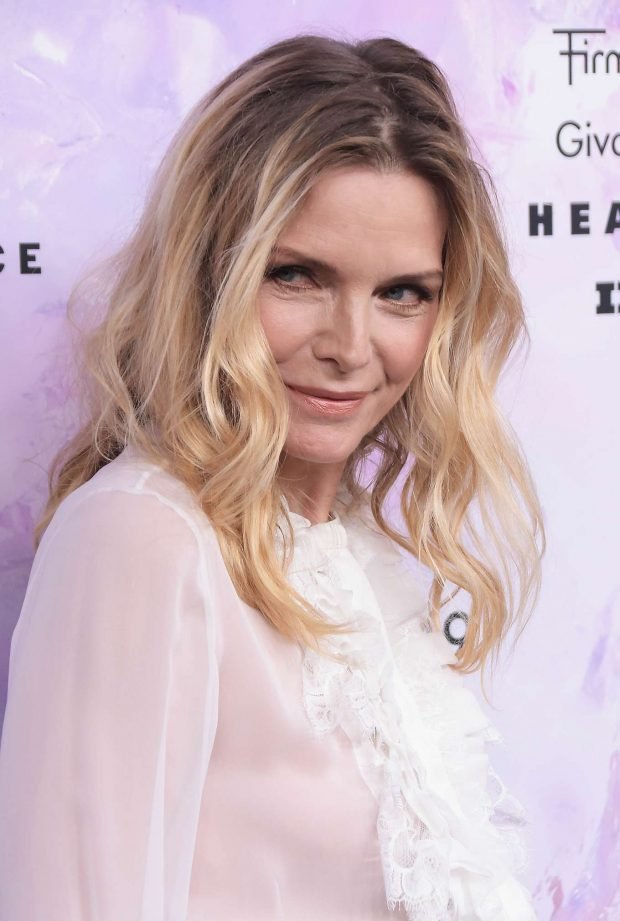 Michelle Pfeiffer: 2019 Fragrance Foundation Awards-02