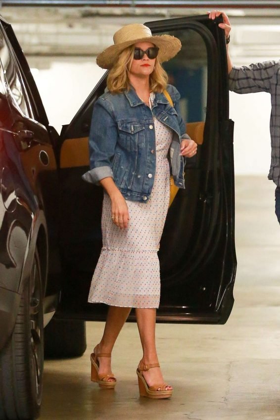 Reese Witherspoon 2019 : Reese Witherspoon â Out in Santa Monica-01